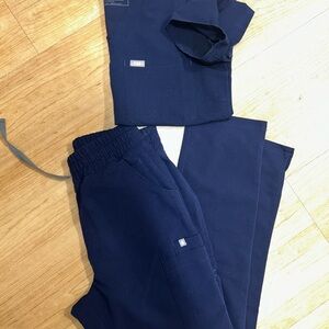 Woman’s navy fig set